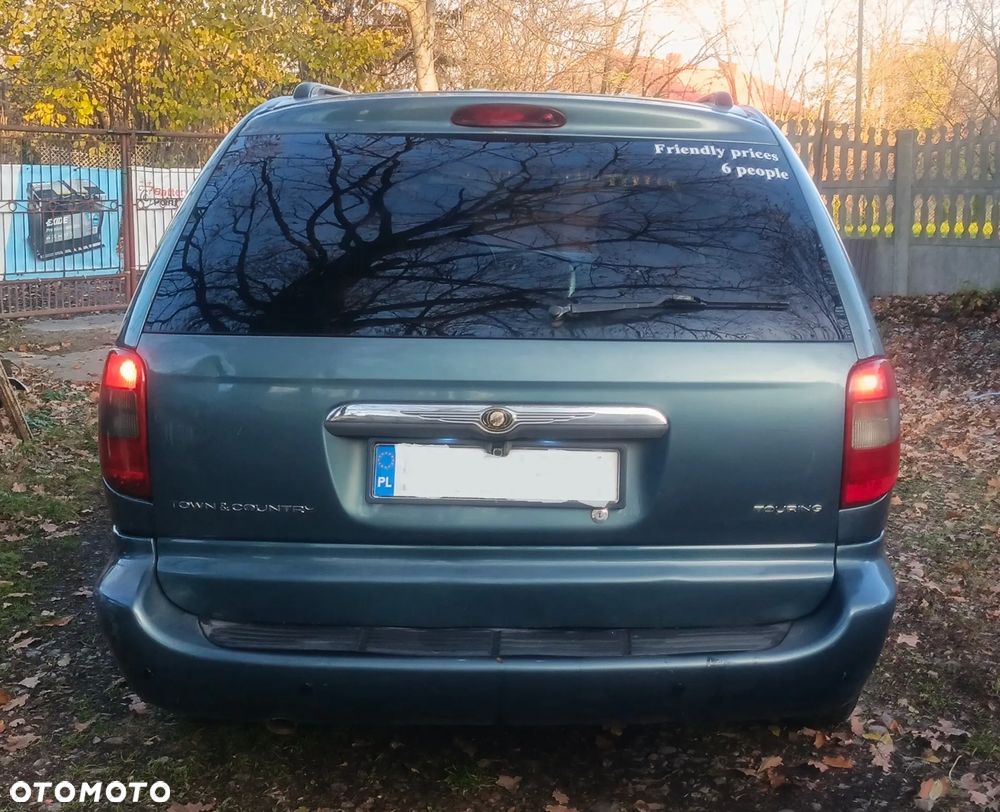 Chrysler Town & Country - 3