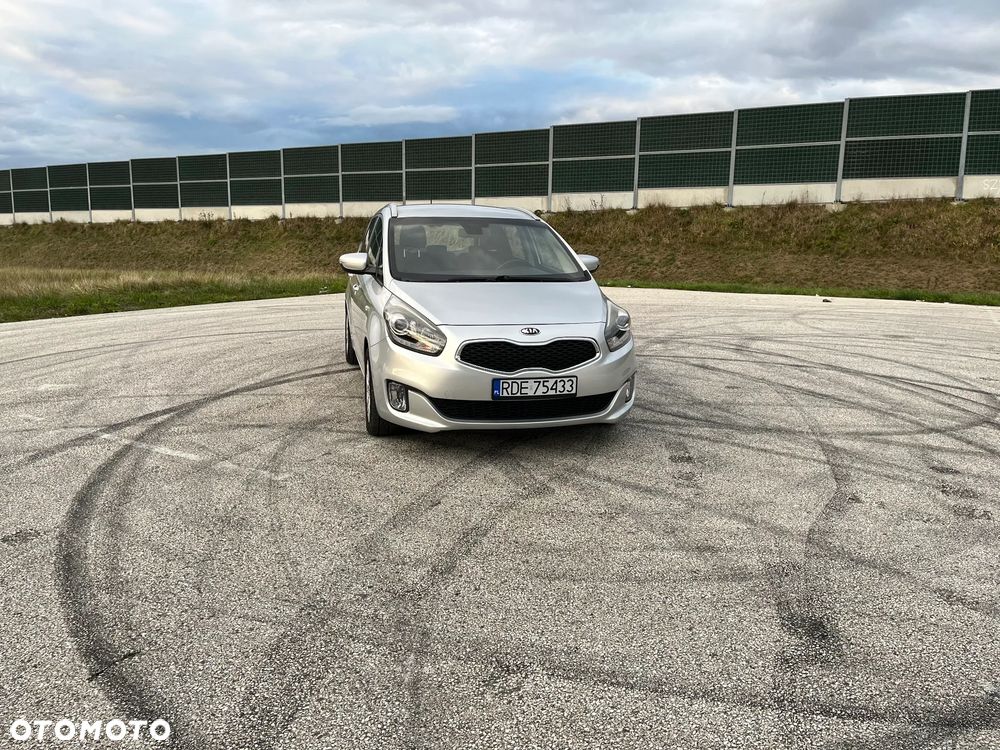 Kia Carens - 4