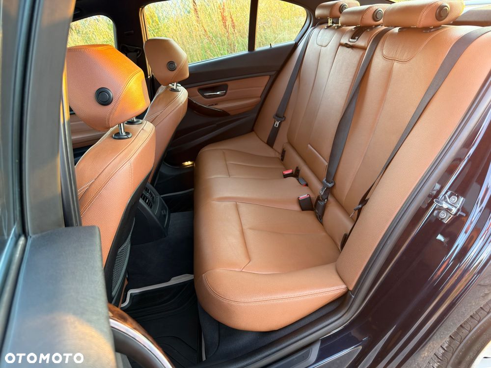 BMW Seria 3 328i Luxury Line - 25