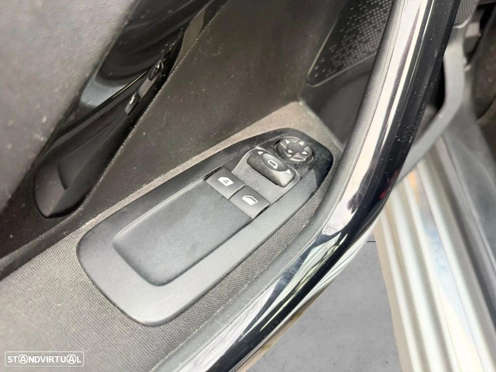 Peugeot 208 1.2 VTi SE Style - 14