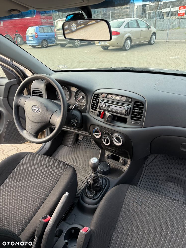 Hyundai Accent 1.6 Style A/C - 12