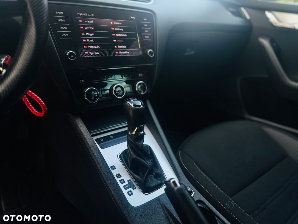 Skoda Octavia Combi 1.6 TDI DSG Premium Edition - 26