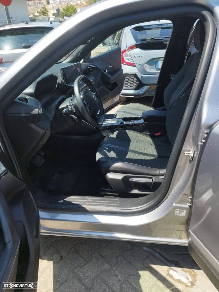 Peugeot 2008 1.2 PureTech Allure EAT8 - 6