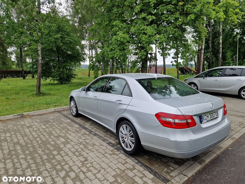 Mercedes-Benz Klasa E 220 CDI DPF BlueEFFICIENCY 7G-TRONIC Elegance - 23