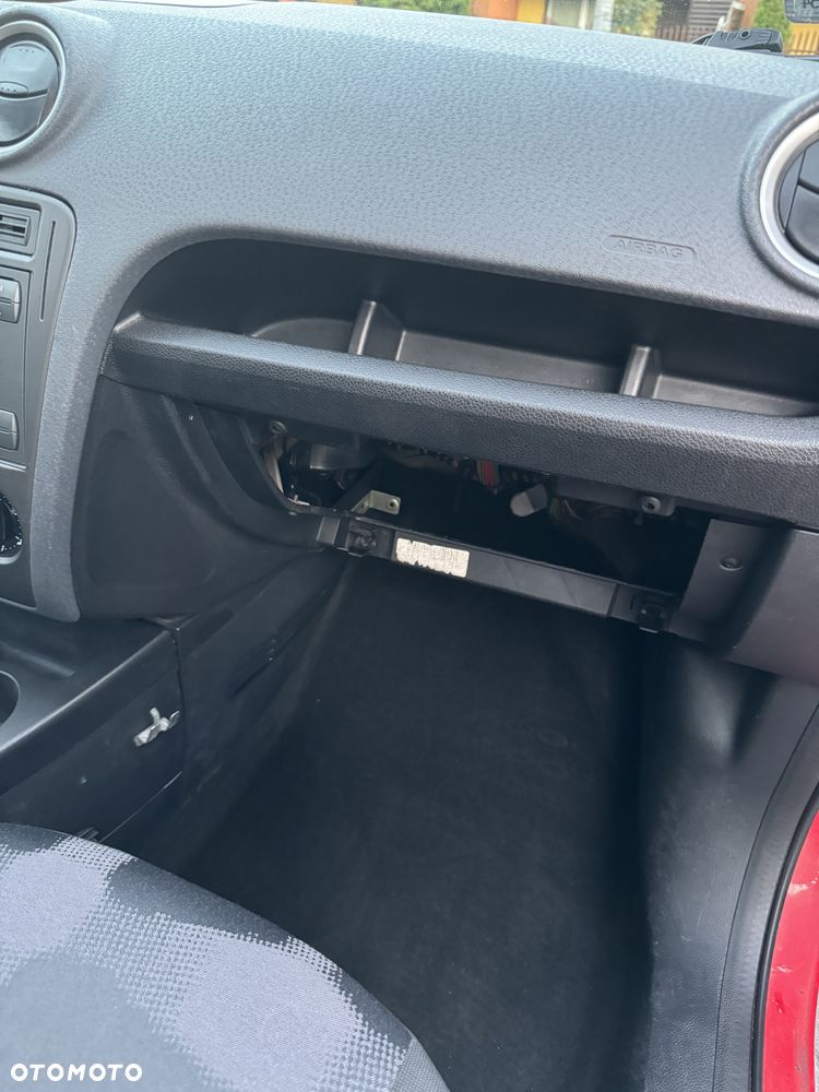 Ford Fusion 1.4 TDCI Ambiente - 32