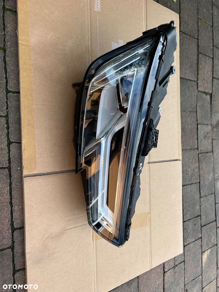 Audi A4 B9 lampa prawy przód 8W094103 full led - 4