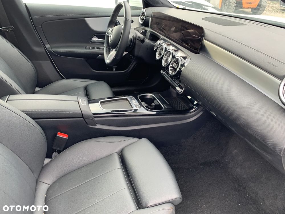 Mercedes-Benz CLA 250 4-Matic 7G-DCT - 11
