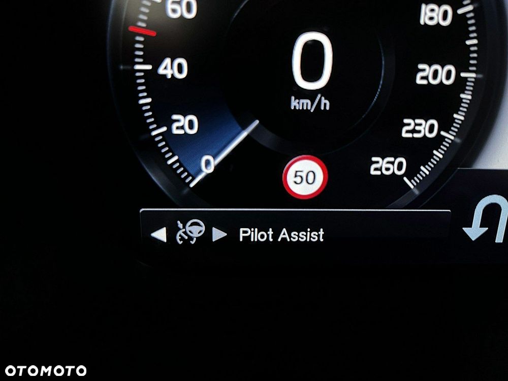 Volvo V90 Cross Country - 32