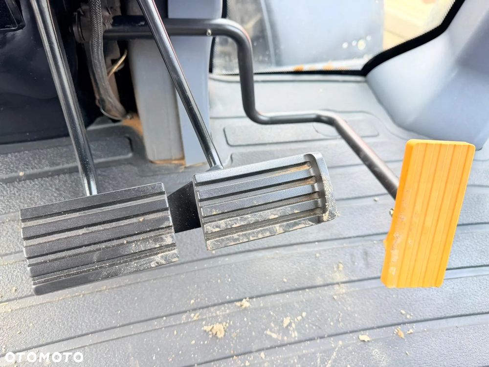 New Holland T8030 - 20