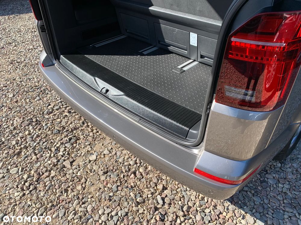 Volkswagen Multivan - 31