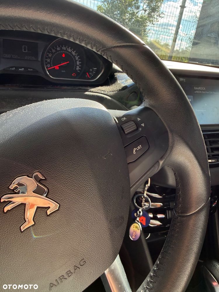 Peugeot 208 1.2 PureTech Style - 17