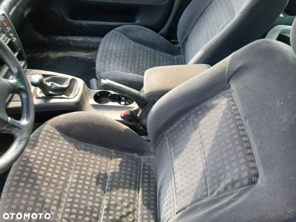 volkswagen passat B5 lift kombi fotel fotele kanapa deska kokpit podsufitka boczek boczki klamka - 6