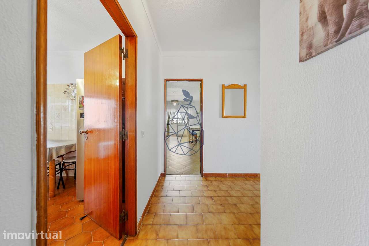 T3 Muito Luminoso com Divisões Amplas e Excelente Acessibilidade em Po - Grande imagem: 5/48