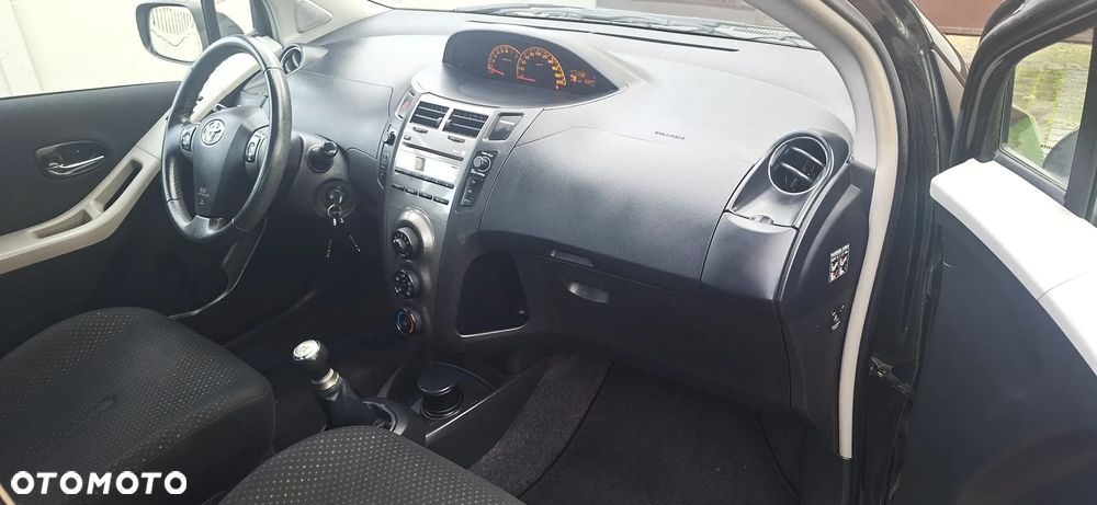 Toyota Yaris 1.0 Entry EU5 - 19