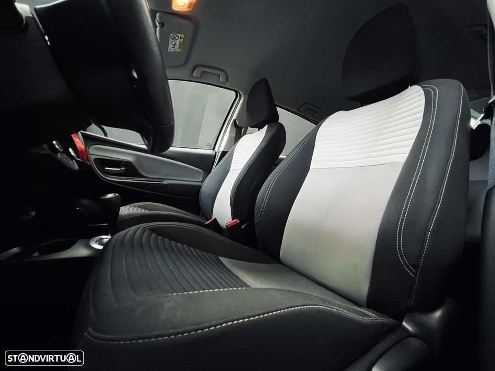 Toyota Yaris 1.5 HSD Comfort - 36
