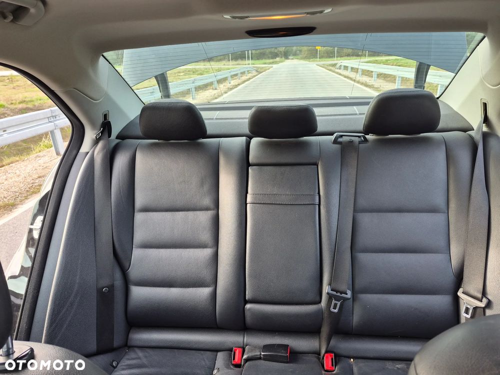 Mercedes-Benz Klasa C 300 CDI DPF 4Matic (BlueEFFICIENCY) 7G-TRONIC Elegance - 14