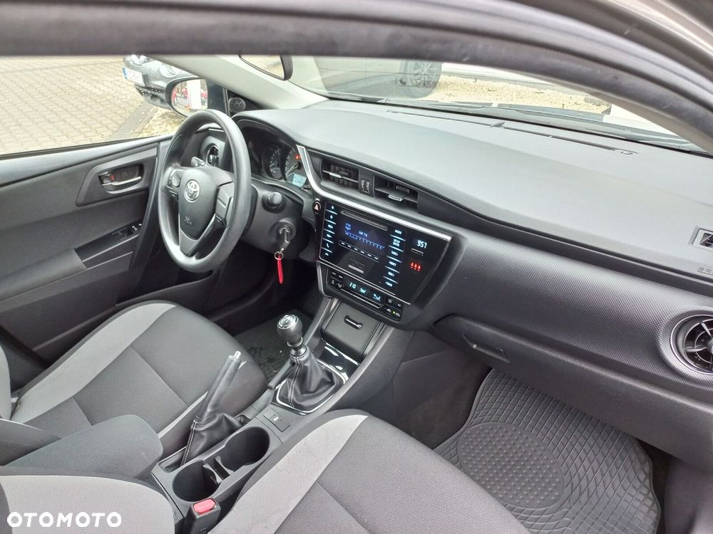 Toyota Auris - 11