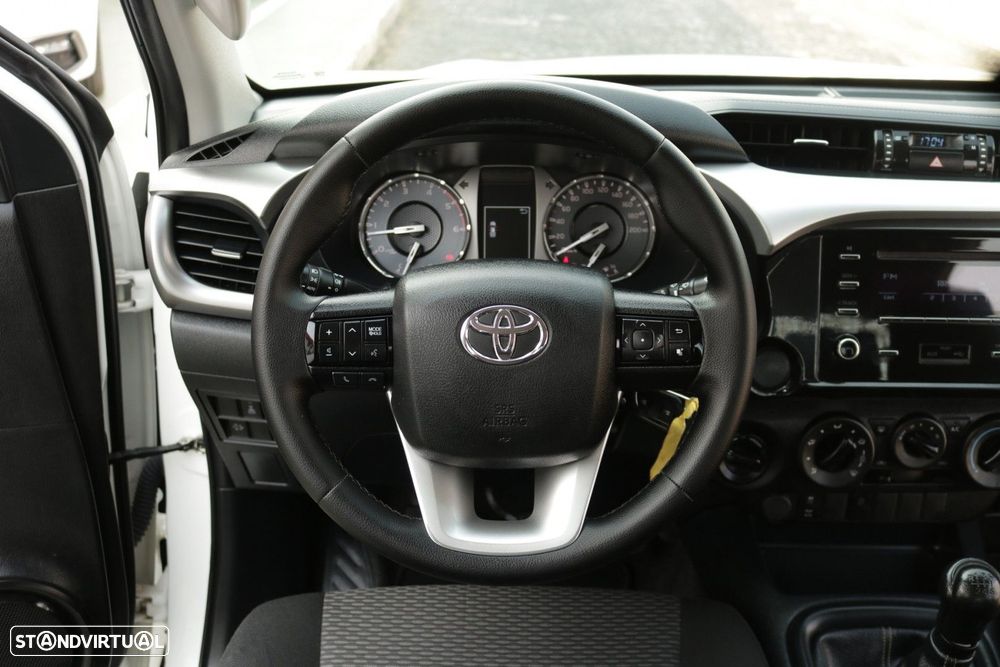 Toyota Hilux 2.4 D-4D 4WD CD CM - 25