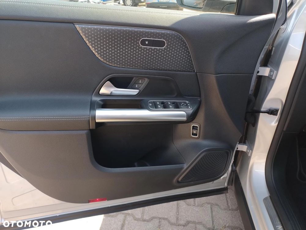 Mercedes-Benz GLA 200 Progressive - 11