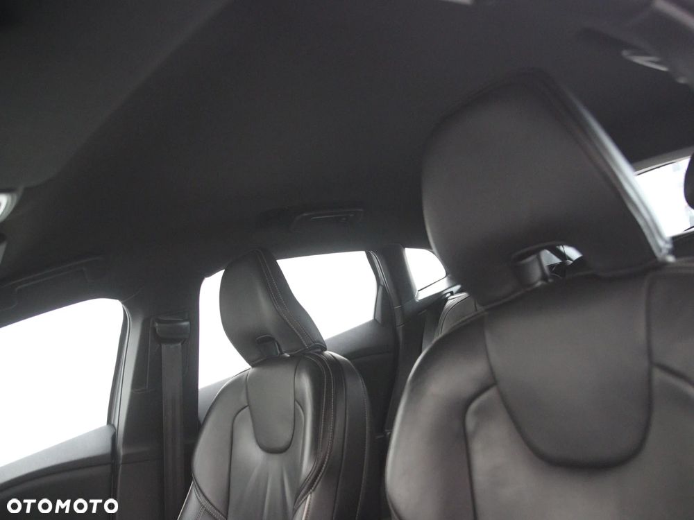 Volvo V40 D4 Drive-E R-Design Kinetic - 36