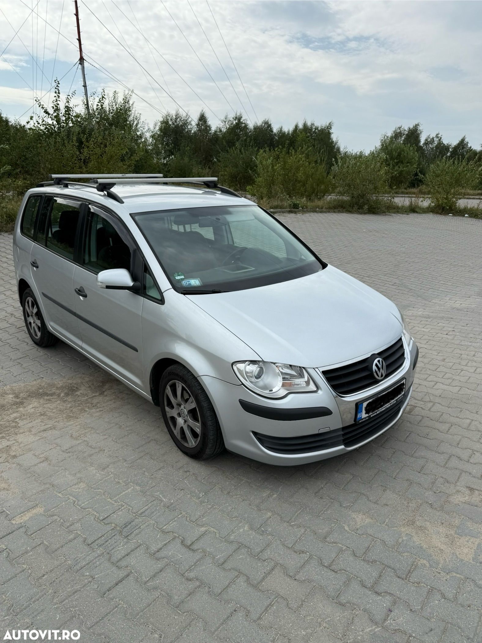 Volkswagen Touran 1.9 TDI Conceptline - 1
