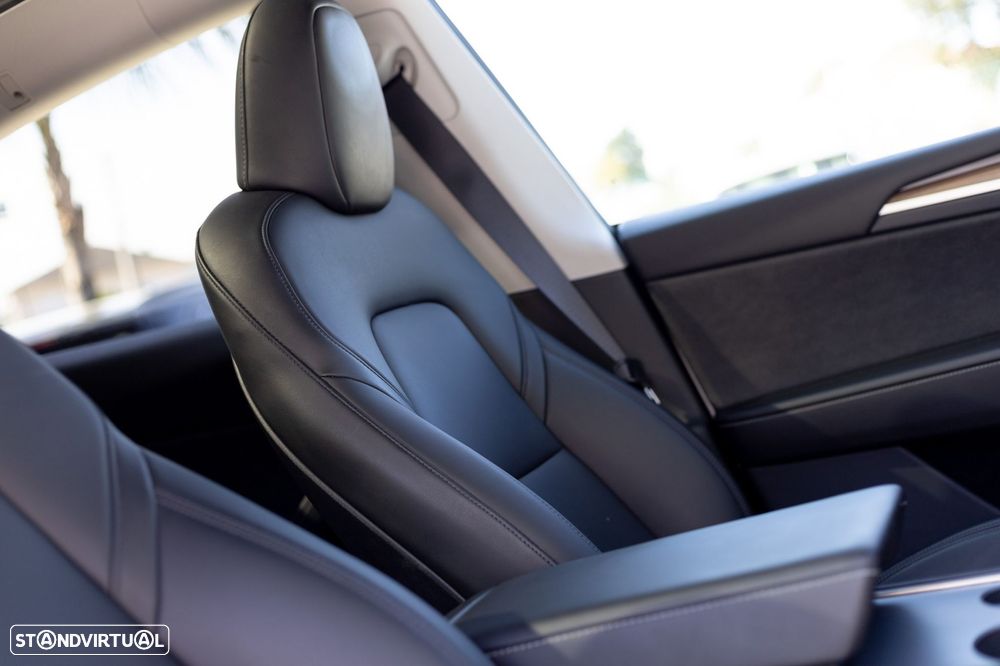 Tesla Model Y Standard RWD - 28