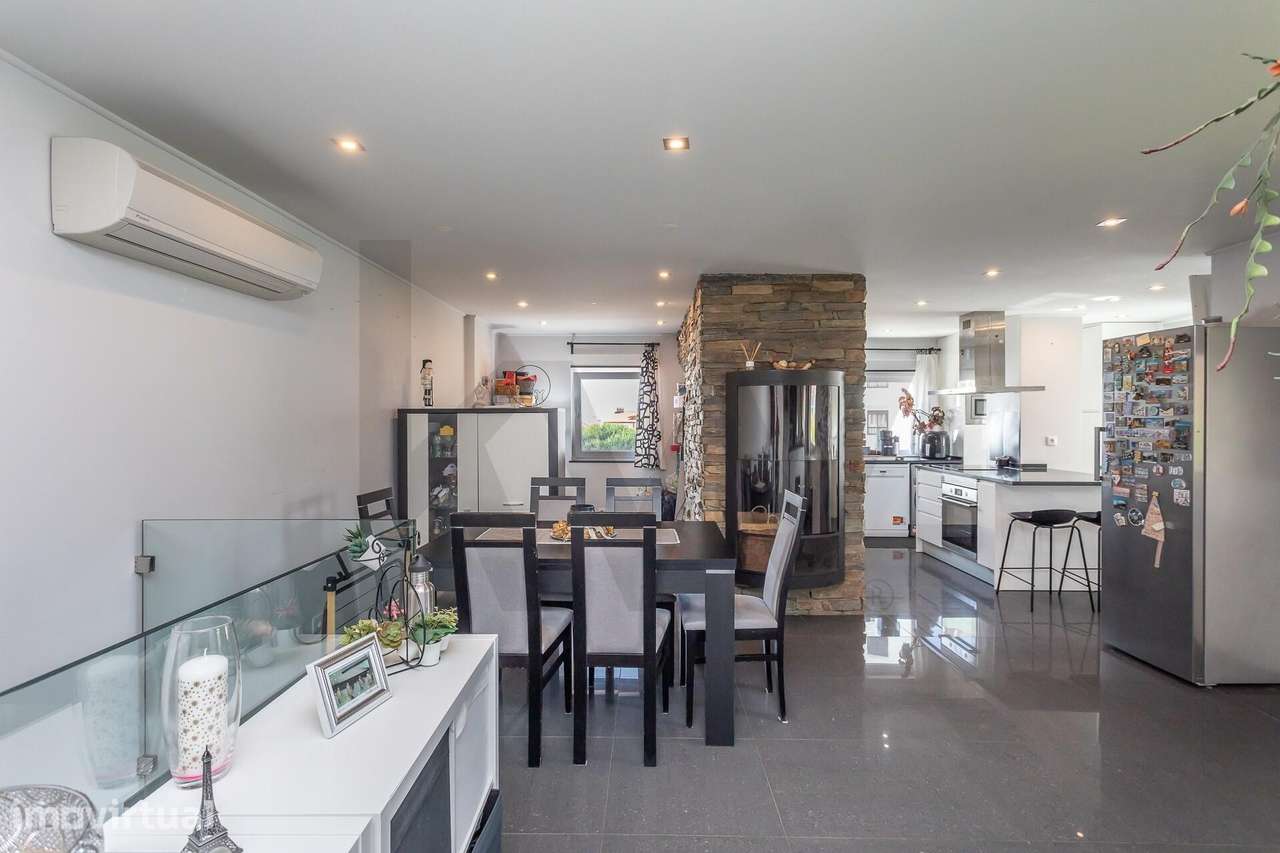 Apartamento T3 Duplex com Design Contemporâneo – Rinchoa, Sintra - Grande imagem: 3/41
