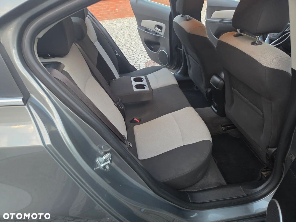 Chevrolet Cruze 1.8 LT - 23