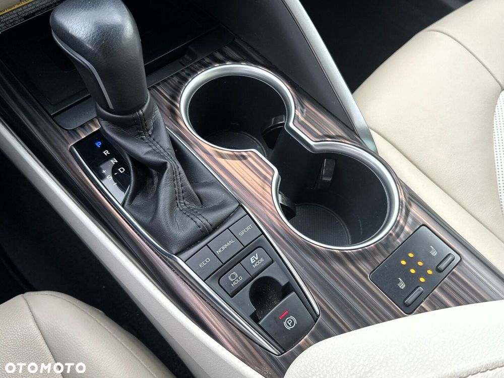 Toyota Camry 2.5 Hybrid Executive CVT - 21