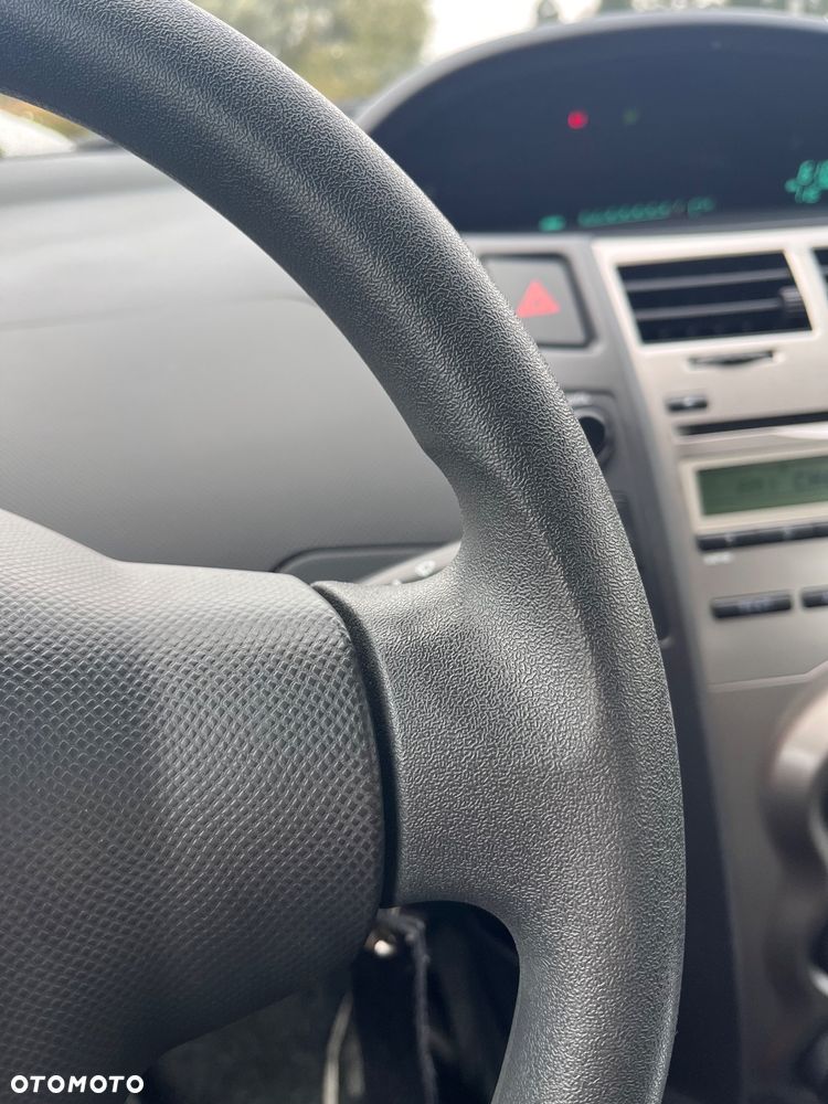 Toyota Yaris - 13