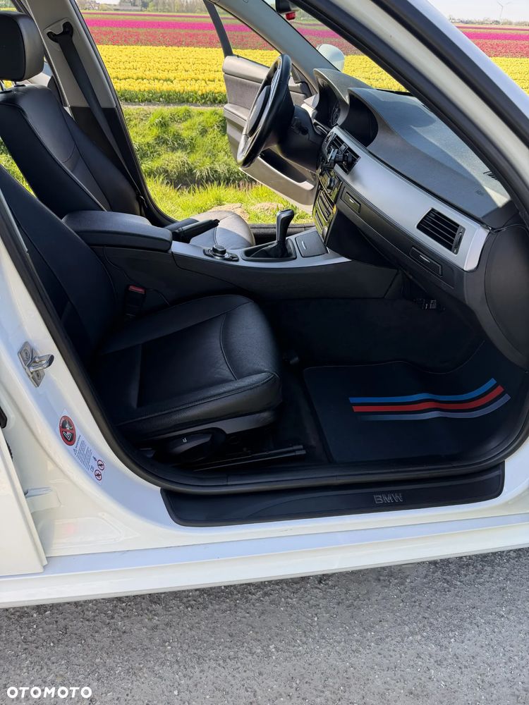 BMW Seria 3 320d - 17