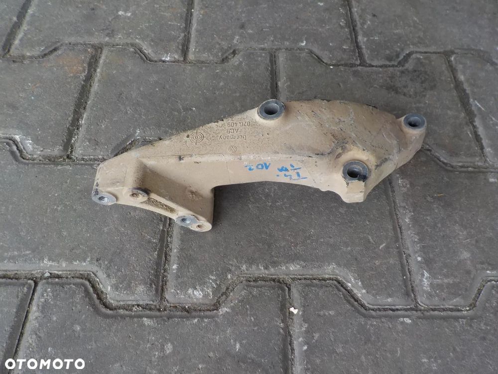 VW T4 2.5 TDI 102KM UCHWYT WSPORNIK ŁAPA PÓŁOŚI SKRZYNI BIEGÓW - 2