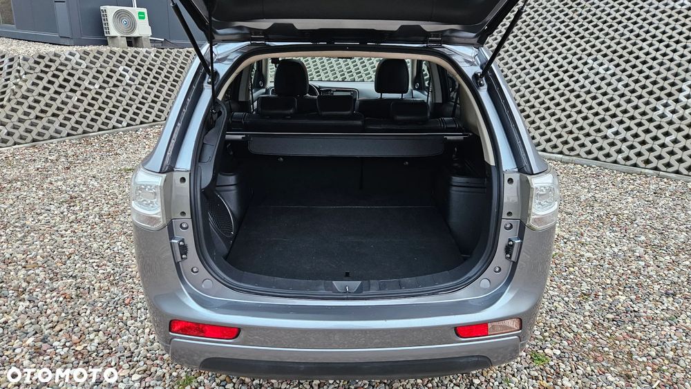 Mitsubishi Outlander 2.0 4WD Plus - 18