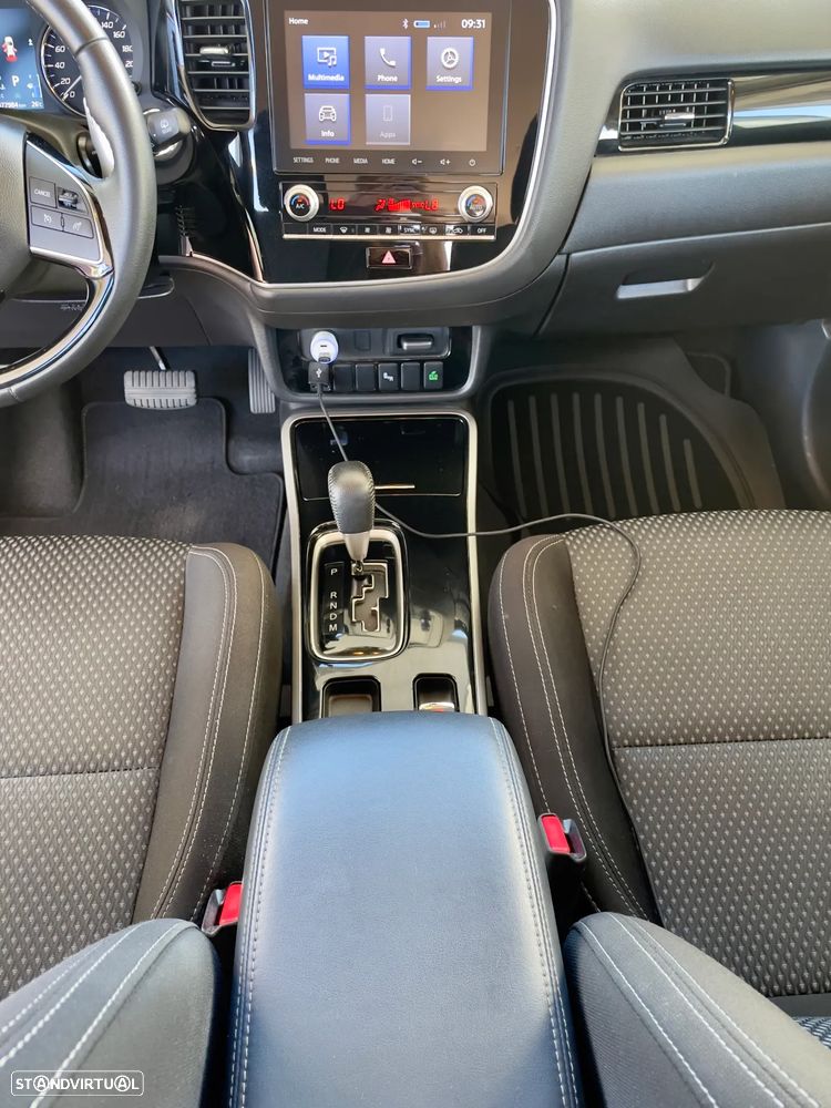Mitsubishi Outlander 2.0 Kaiteki CVT - 23