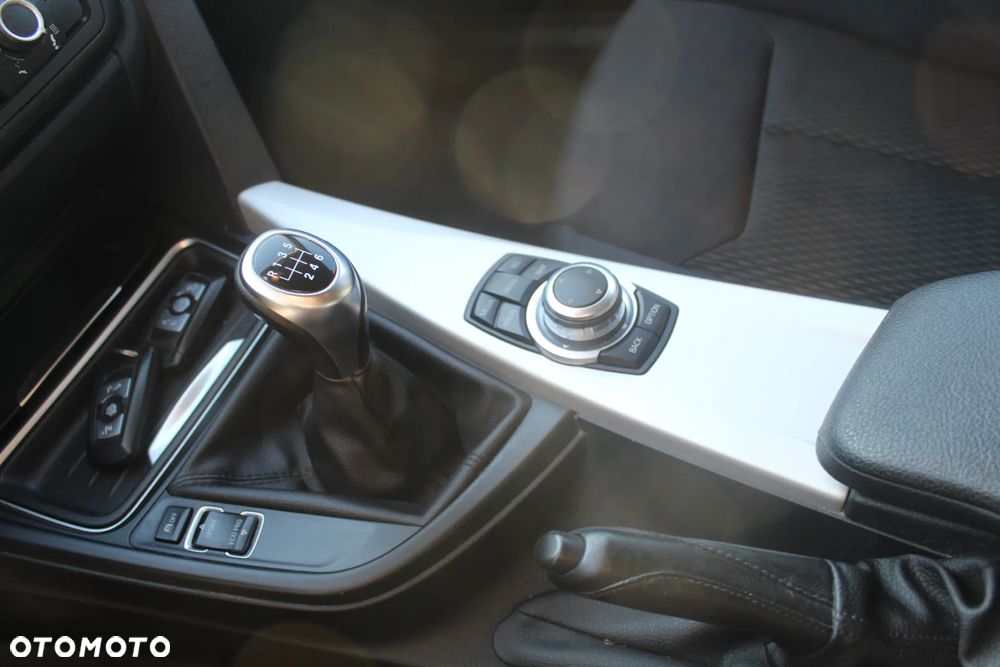 BMW Seria 3 318d - 17