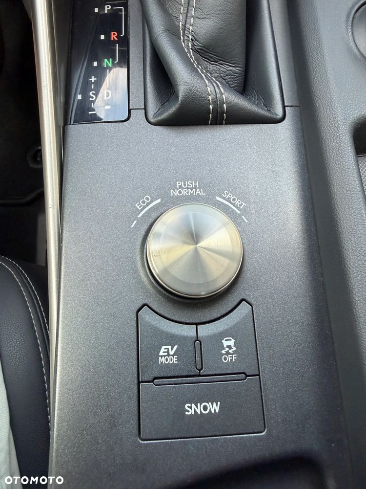 Lexus IS 200t / 300 Elegance - 18