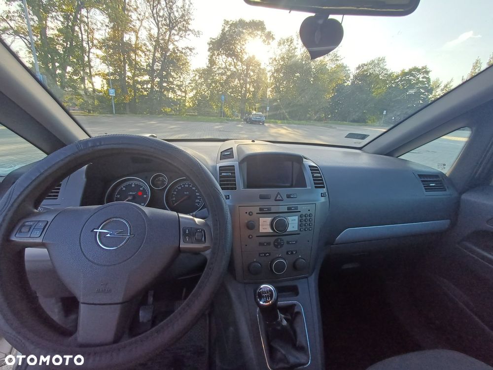 Opel Zafira 1.9 CDTI - 8