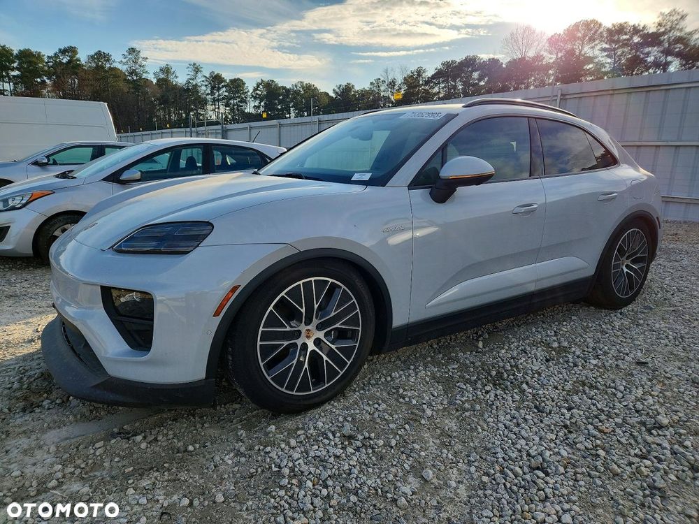 Porsche Macan - 1