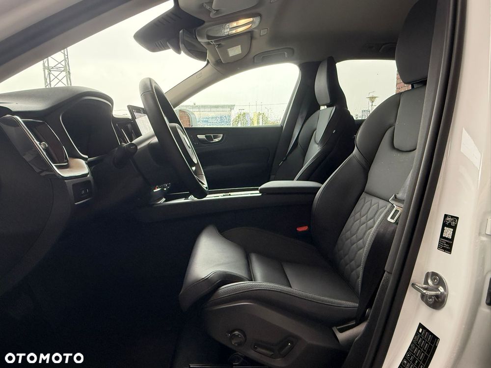 Volvo XC 60 B5 B AWD Plus Bright - 11