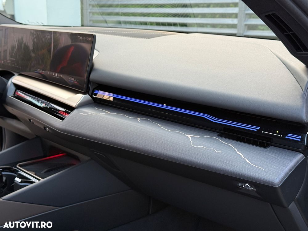 BMW Seria 5 540d xDrive AT MHEV - 14