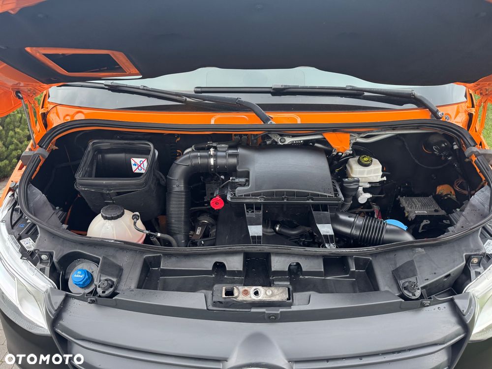 Mercedes-Benz Sprinter - 10