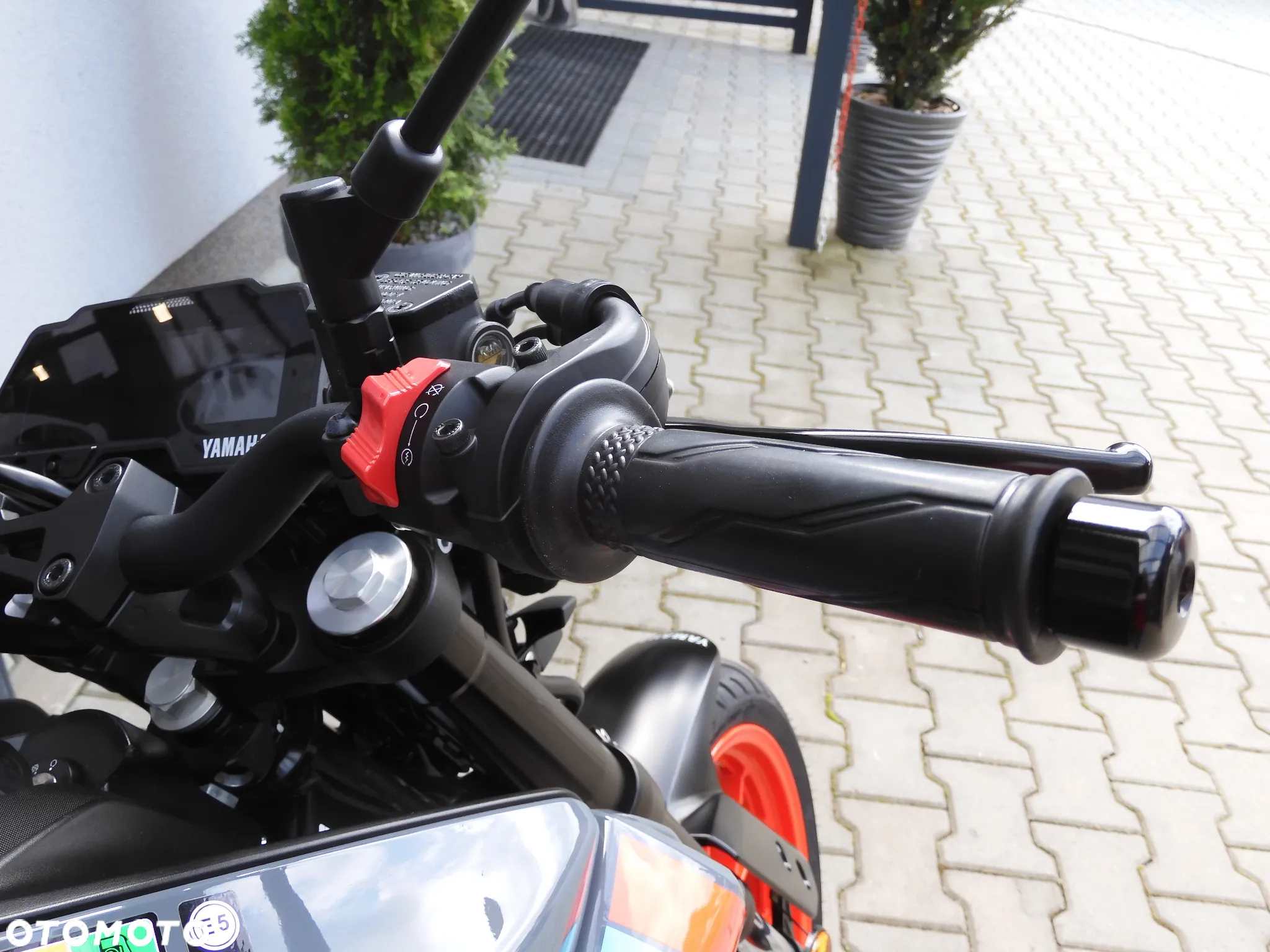 Yamaha MT - 12
