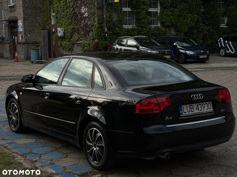 Audi A4 Limousine - 1