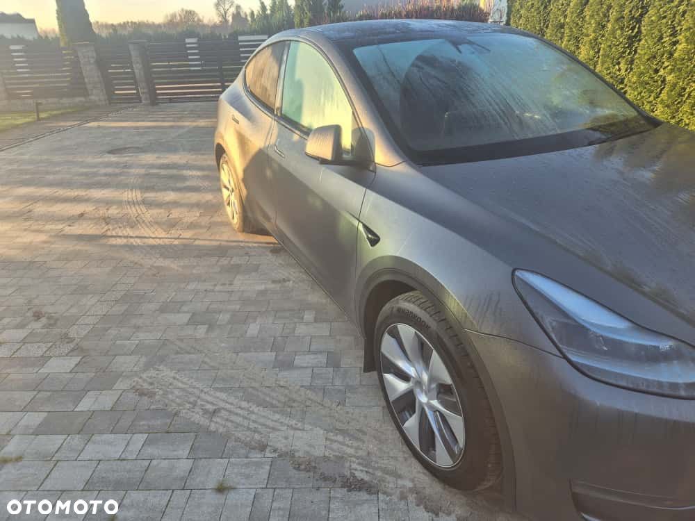 Tesla Y Long Range AWD - 3