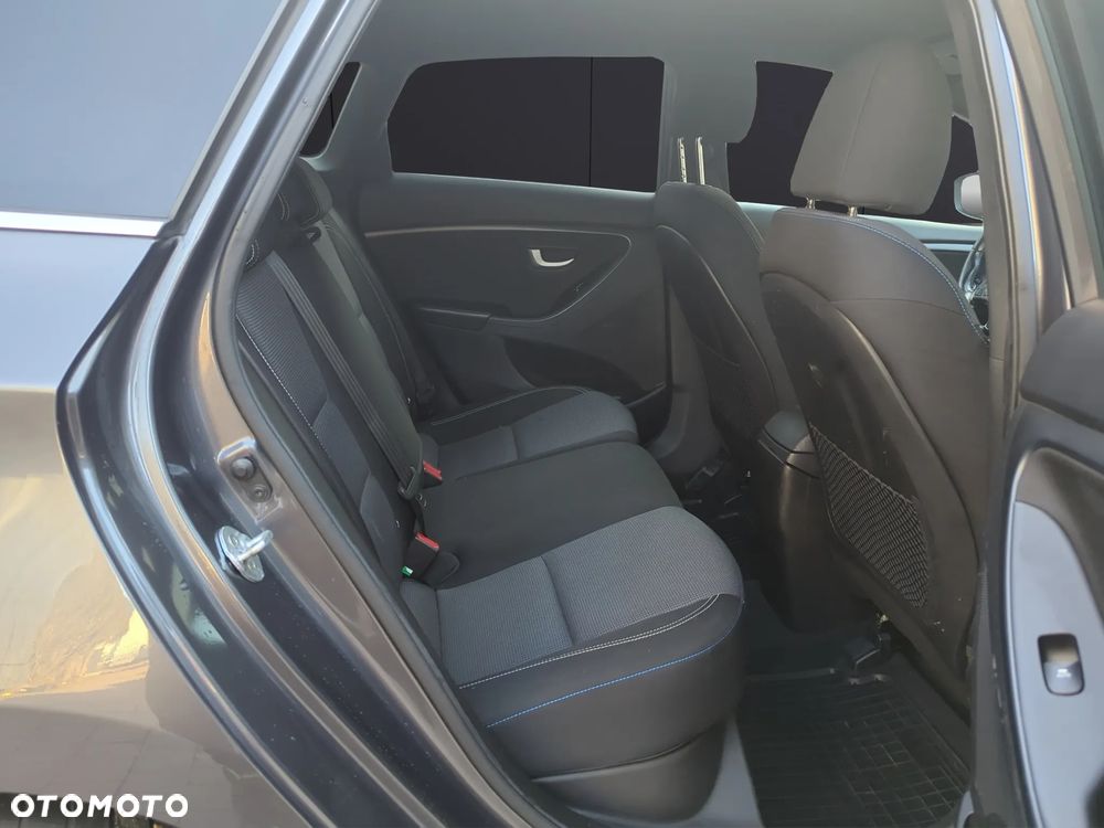 Hyundai i30 1.6 D Premiere Style - 17