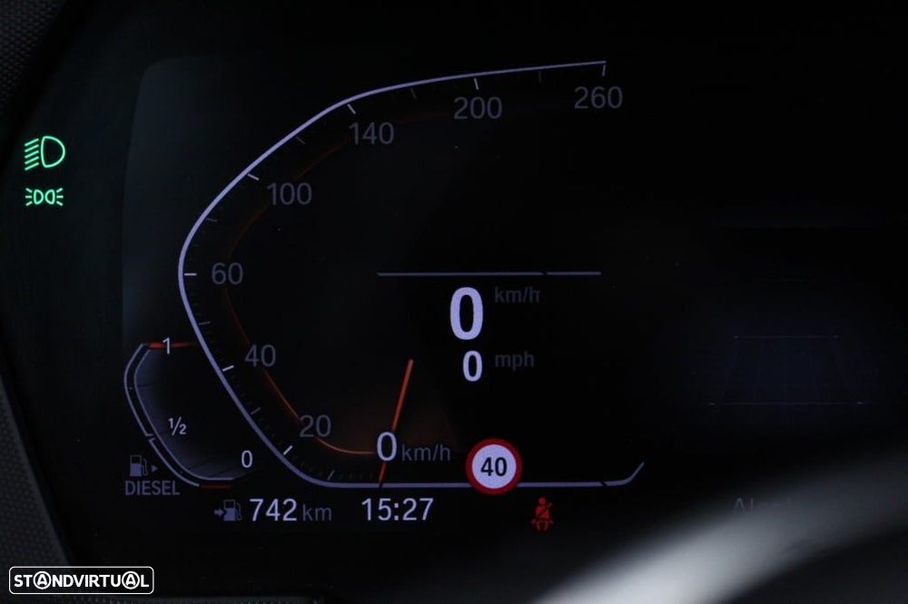BMW 116 d Pack Desportivo M Auto - 28