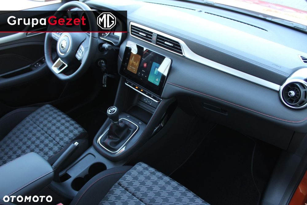 MG ZS - 8
