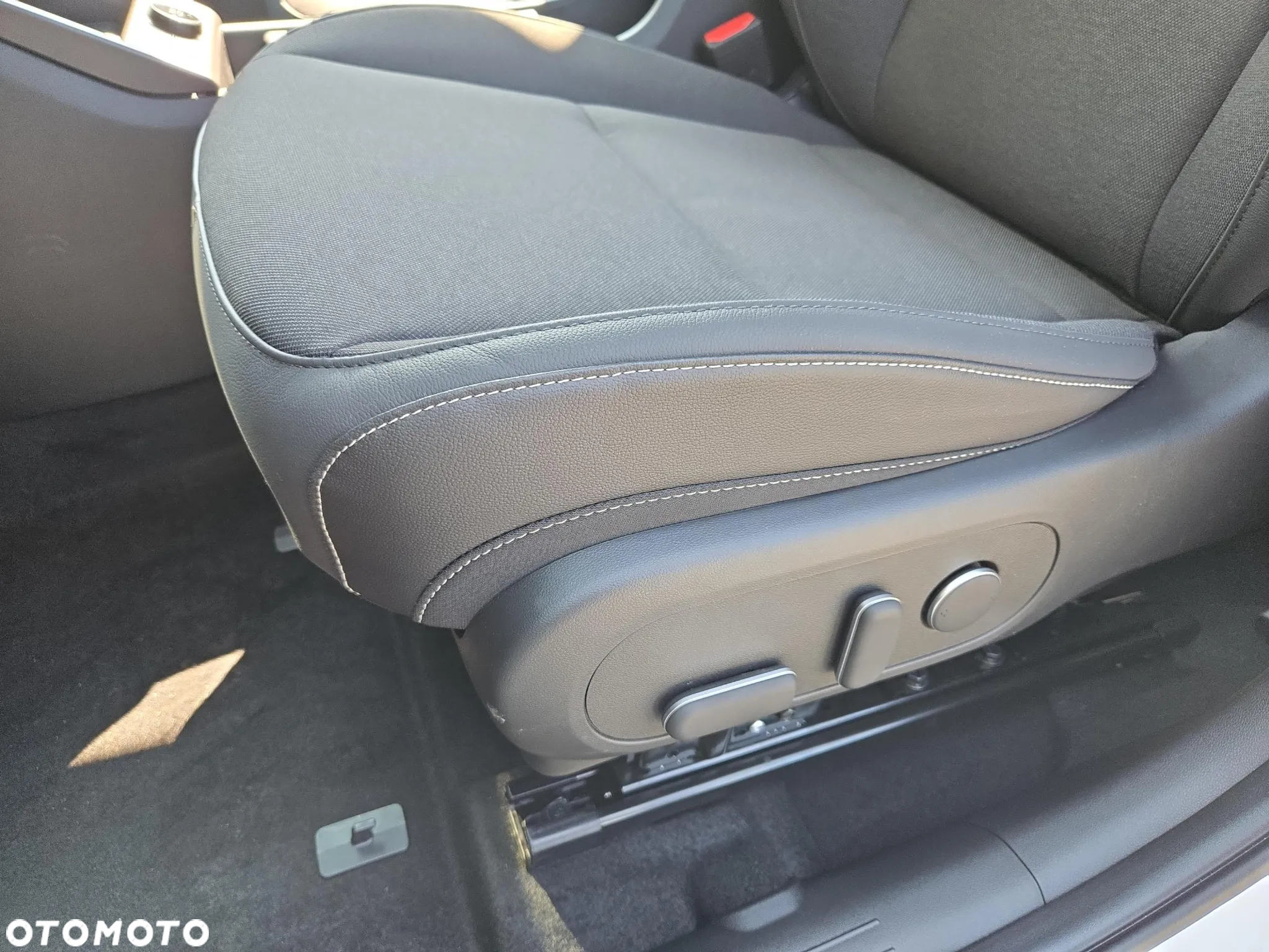 Hyundai Kona Electric 64kWh Executive - 12