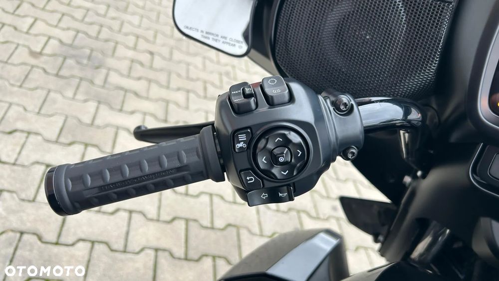 Harley-Davidson Touring Street Glide - 11