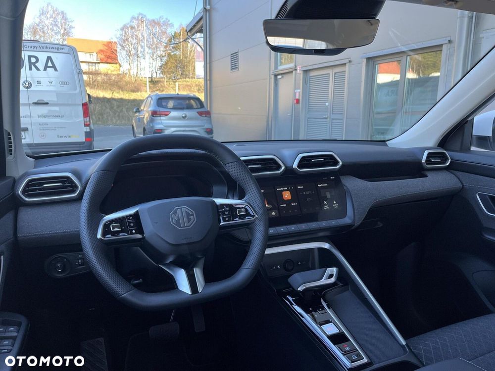 MG ZS Hybrid+ - 11